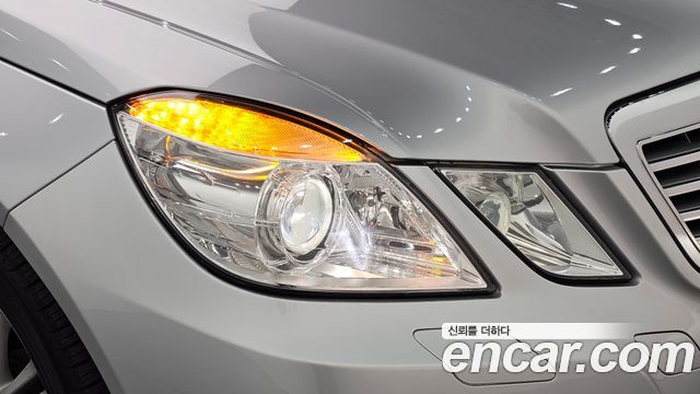 Mercedes-Benz E-Class 2012 — photo 8