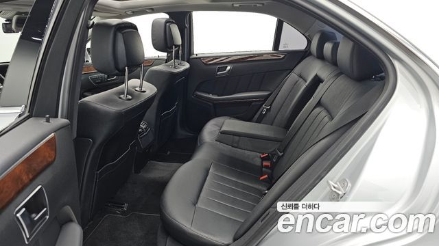 Mercedes-Benz E-Class 2012 — photo 16
