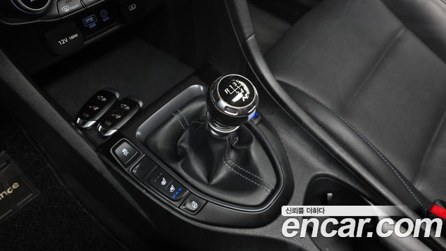 Hyundai Veloster 2019 — photo 12