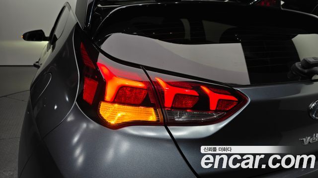 Hyundai Veloster 2019 — photo 9