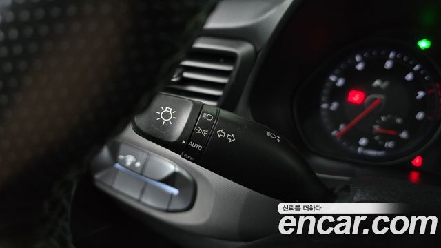 Hyundai Veloster 2019 — photo 28