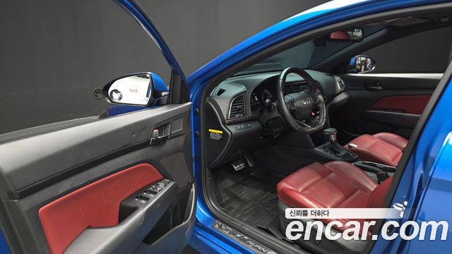 Hyundai AVANTE 2018 — photo 10
