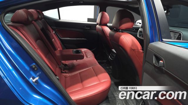 Hyundai AVANTE 2018 — photo 11