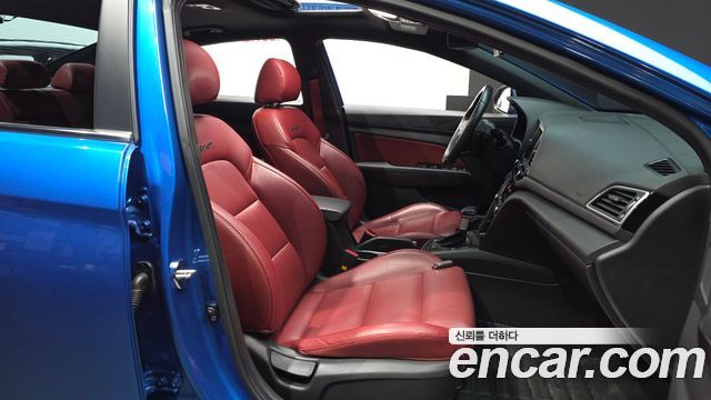 Hyundai AVANTE 2018 — photo 12