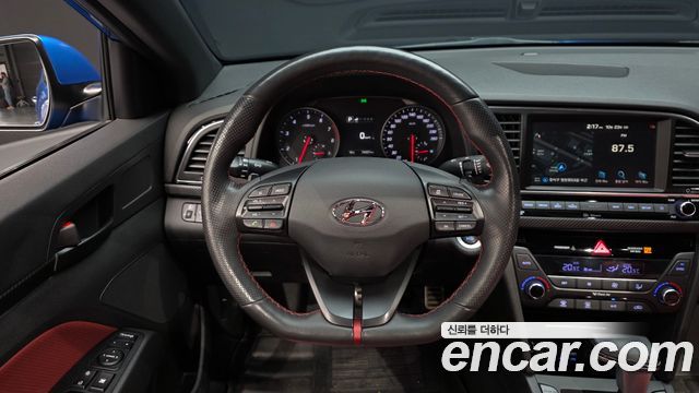 Hyundai AVANTE 2018 — photo 13