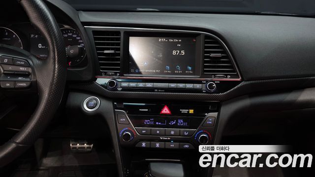 Hyundai AVANTE 2018 — photo 14