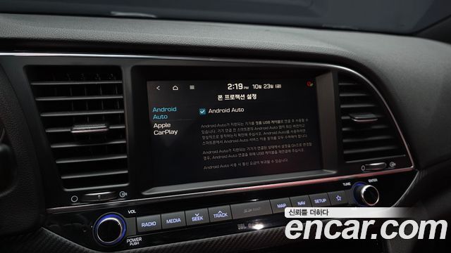 Hyundai AVANTE 2018 — photo 17