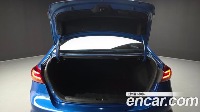 Hyundai AVANTE 2018 — photo 20