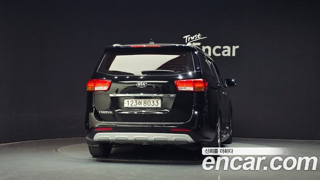 Kia Canival 2016 — photo 4