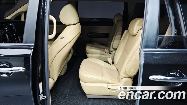 Kia Canival 2016 — photo 18