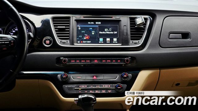 Kia Canival 2016 — photo 19