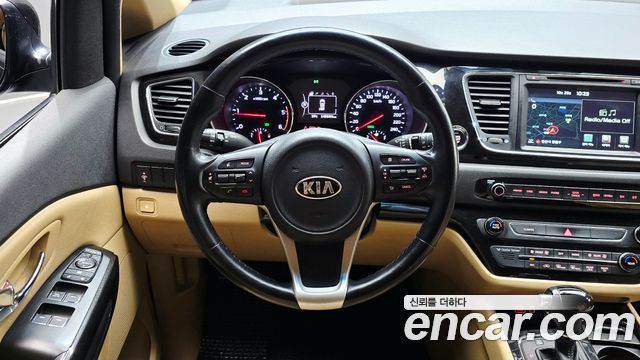 Kia Canival 2016 — photo 20