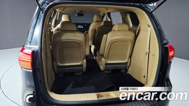Kia Canival 2016 — photo 24