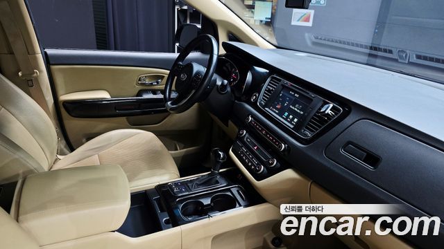 Kia Canival 2016 — photo 25