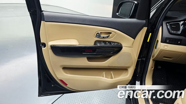 Kia Canival 2016 — photo 14