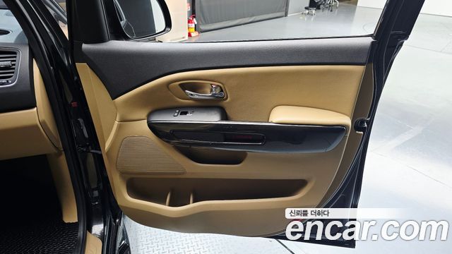 Kia Canival 2016 — photo 15