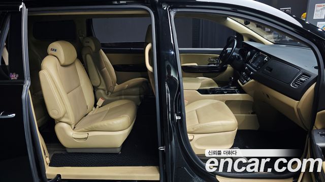 Kia Canival 2016 — photo 16