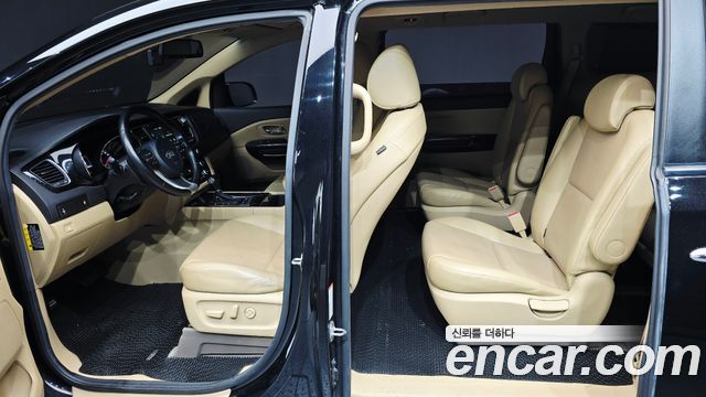 Kia Canival 2016 — photo 27
