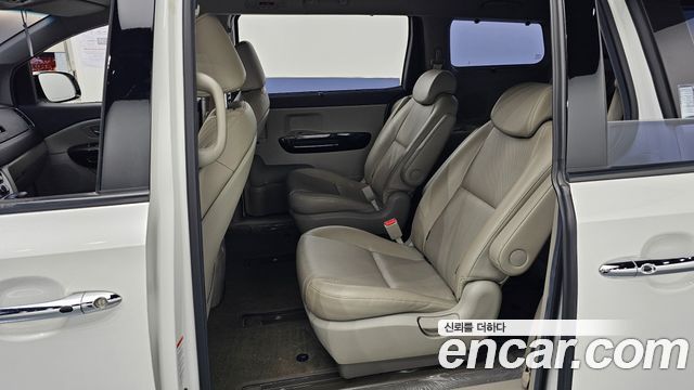 Kia Canival 2019 — photo 17