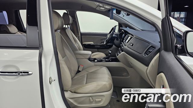 Kia Canival 2019 — photo 18