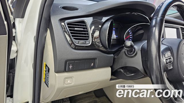 Kia Canival 2019 — photo 23