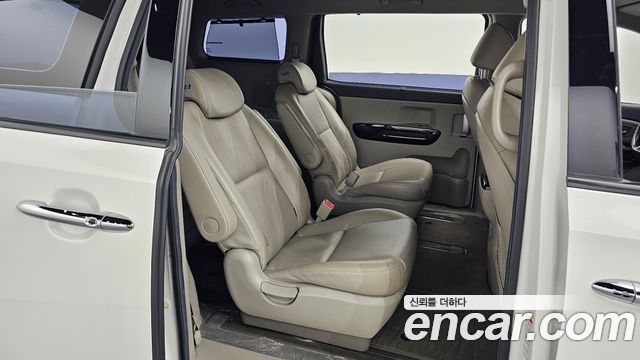 Kia Canival 2019 — photo 16