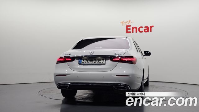 Mercedes-Benz E-Class 2021 — photo 4