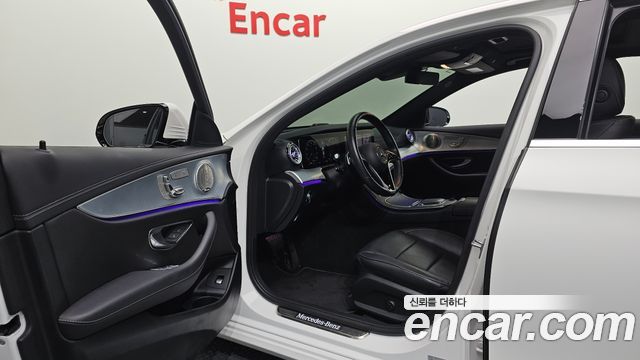 Mercedes-Benz E-Class 2021 — photo 10