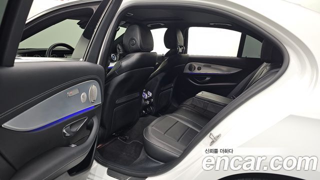 Mercedes-Benz E-Class 2021 — photo 11