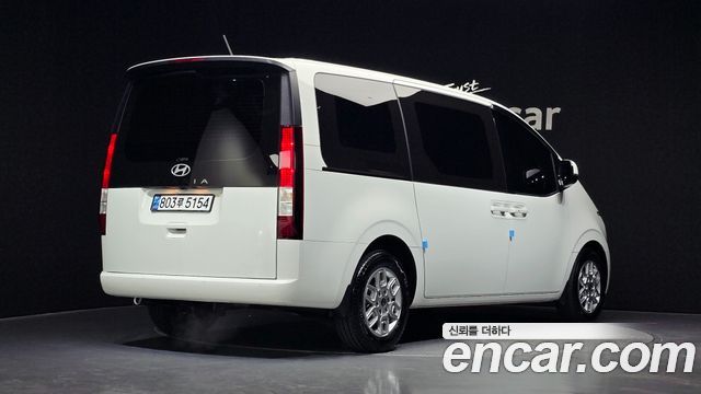 Hyundai Staria 2025 — photo 2