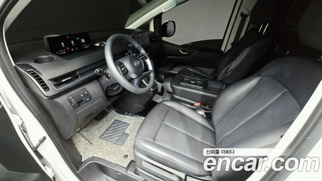 Hyundai Staria 2025 — photo 10