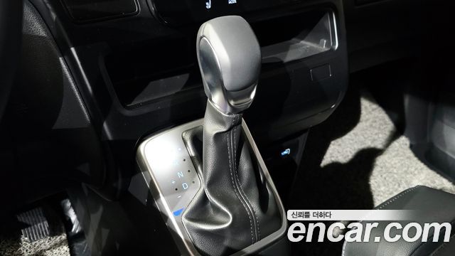Hyundai Staria 2025 — photo 12