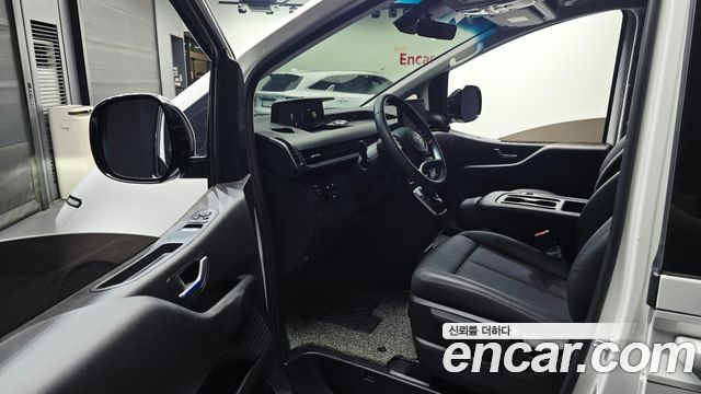 Hyundai Staria 2025 — photo 13
