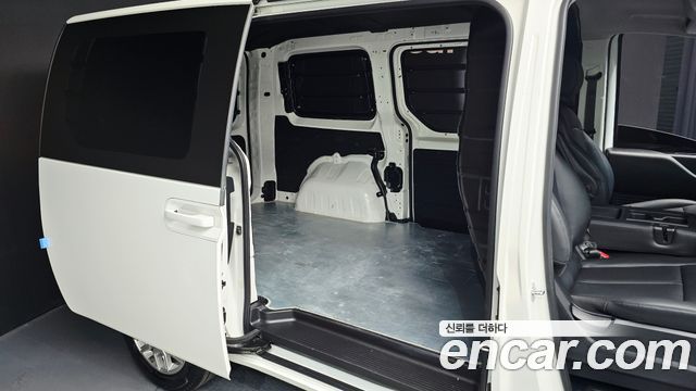 Hyundai Staria 2025 — photo 17