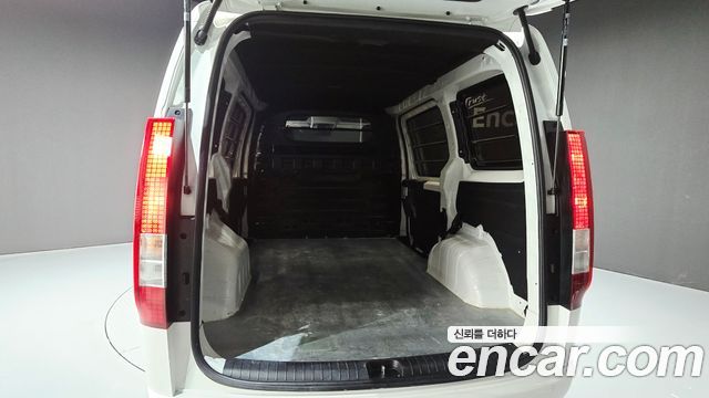 Hyundai Staria 2025 — photo 21