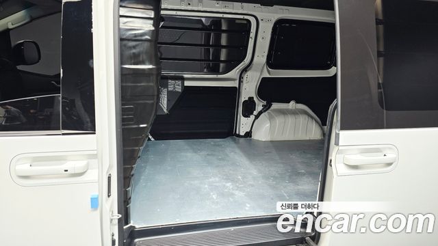 Hyundai Staria 2025 — photo 24