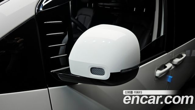 Hyundai Staria 2025 — photo 25