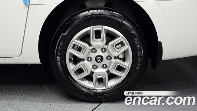 Hyundai Staria 2025 — photo 7
