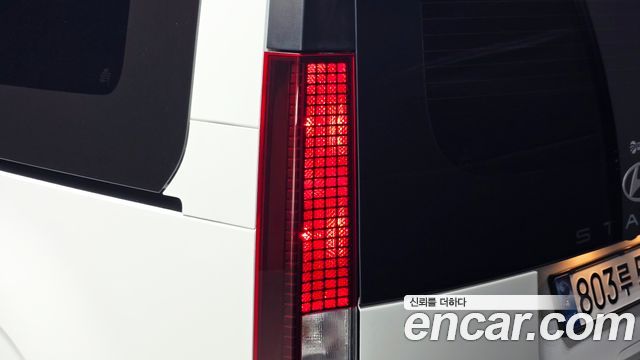 Hyundai Staria 2025 — photo 9