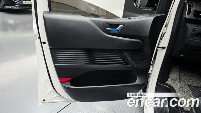 Hyundai Staria 2025 — photo 14