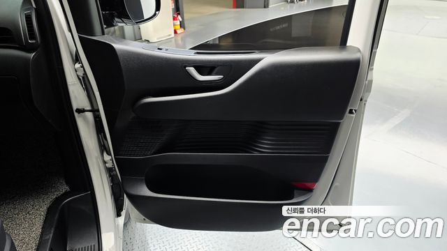 Hyundai Staria 2025 — photo 15