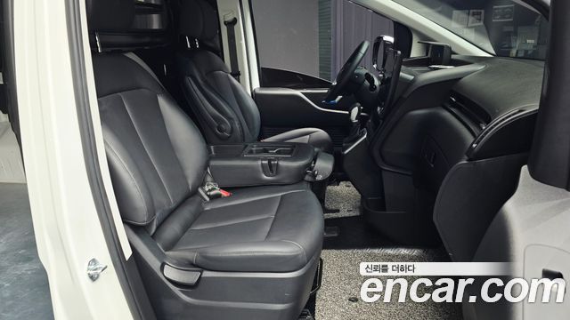 Hyundai Staria 2025 — photo 16