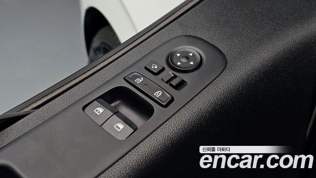 Hyundai Staria 2025 — photo 28