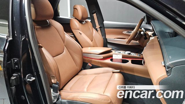 Genesis GV70 2021 — photo 23