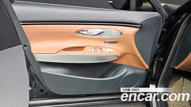 Genesis GV70 2021 — photo 14