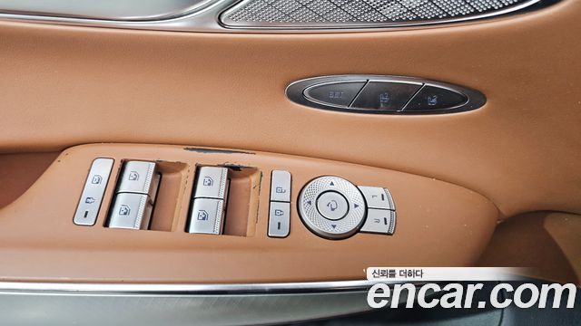 Genesis GV70 2021 — photo 27
