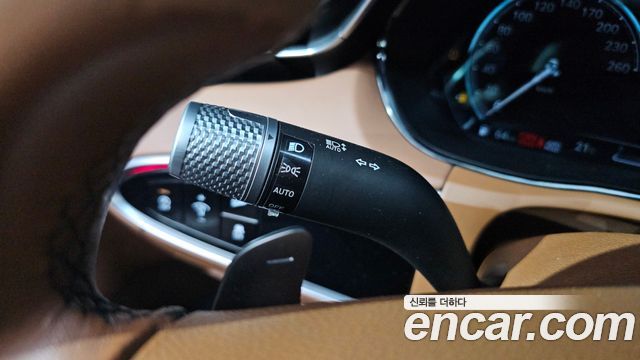 Genesis GV70 2021 — photo 28