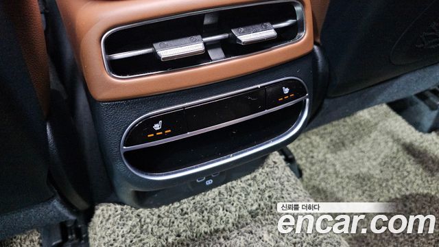 Genesis GV70 2021 — photo 31