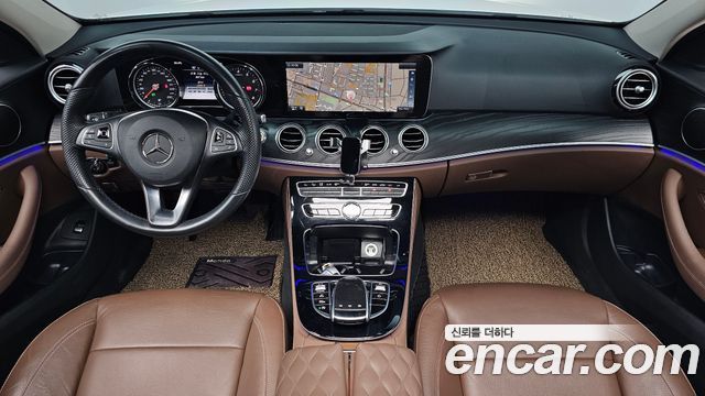 Mercedes-Benz E-Class 2017 — photo 10