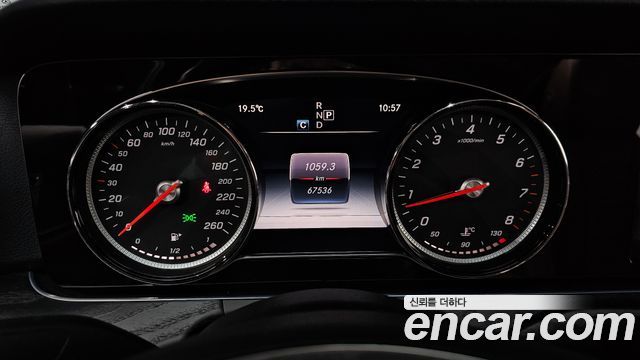 Mercedes-Benz E-Class 2017 — photo 11